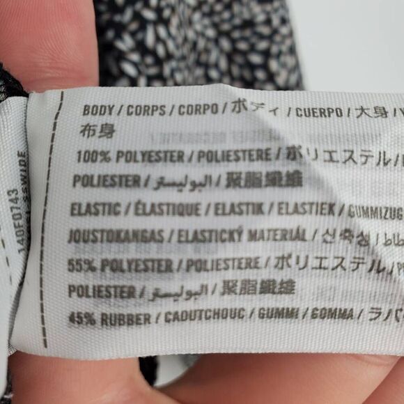 Abercrombie & Fitch Women's VNeck Black Blouse‎ Size Small - Picture 6 of 6